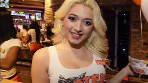 hooters reviews|should i work at hooters.